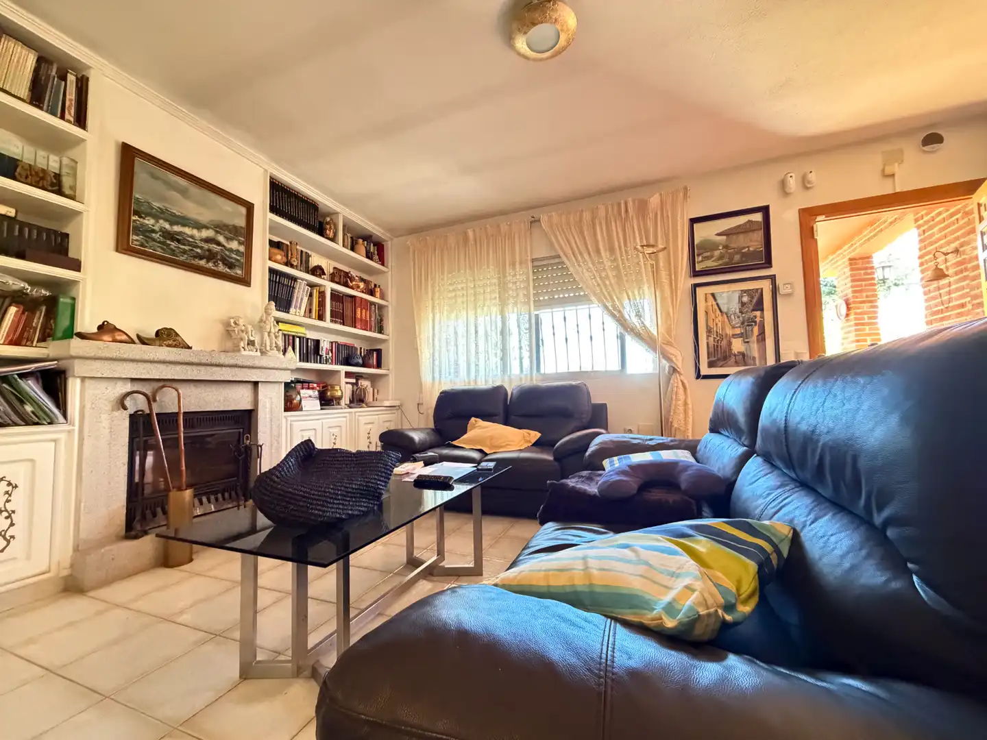 Sala de estar de Casa o chalet en venta en Pelayos de la Presa con Jardín privado, Piscina y Amueblado