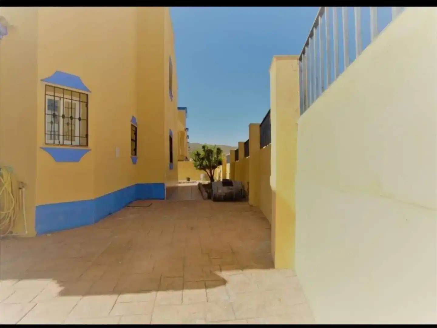 Vista exterior de Casa o chalet en venta en Sierra de Yeguas con Aire acondicionado, Jardín privado y Piscina