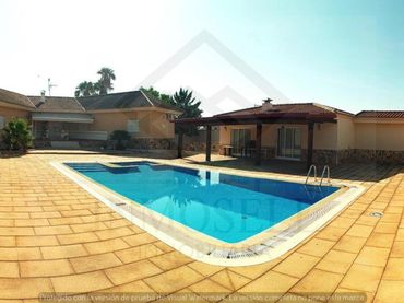 Casa amb piscina en venda a Los Conejos
