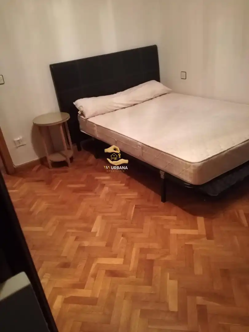 Schlafzimmer von Wohnung zum Verkauf in Salamanca mit Heizung, Möbliert und Balkon