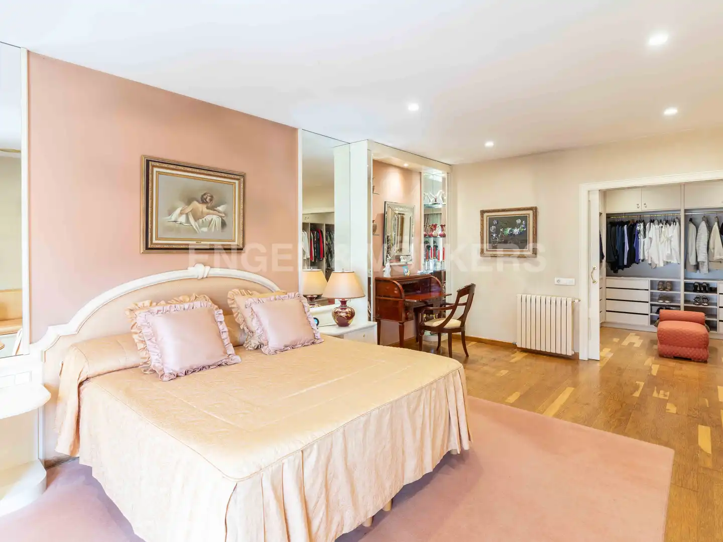 Schlafzimmer von Haus oder Chalet zum Verkauf in Pineda de Mar mit Klimaanlage, Heizung und Privatgarten