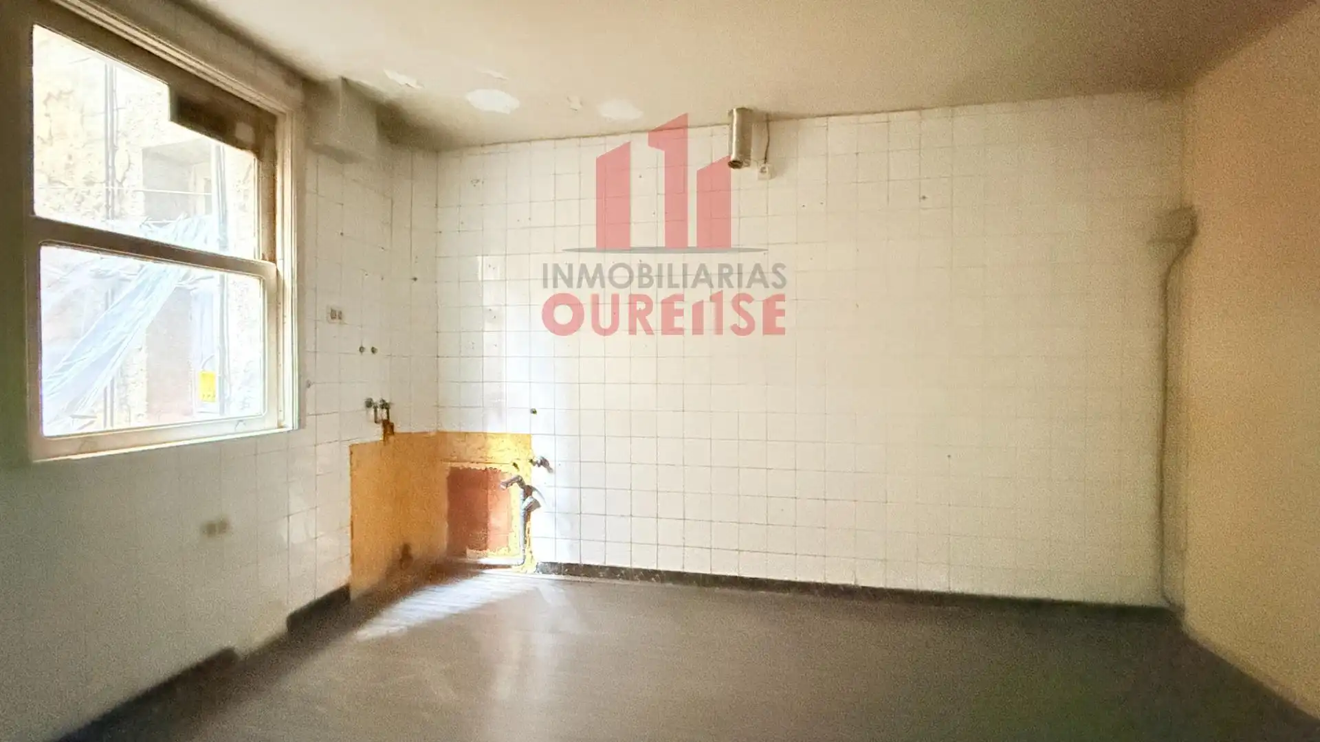 Piso en venta en Ourense Capital  con Balcón