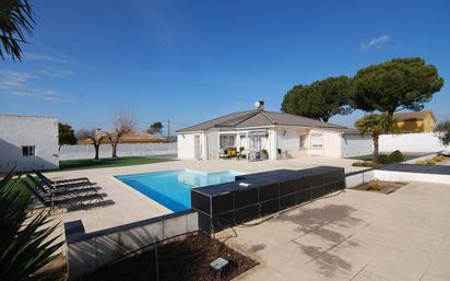 Schwimmbecken von Haus oder Chalet zum verkauf in San Martín de la Vega mit Klimaanlage, Heizung und Privatgarten