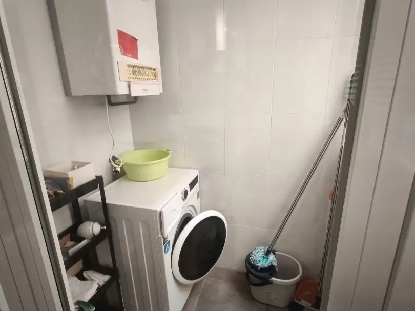 Bathroom of Flat for share in Almansa
