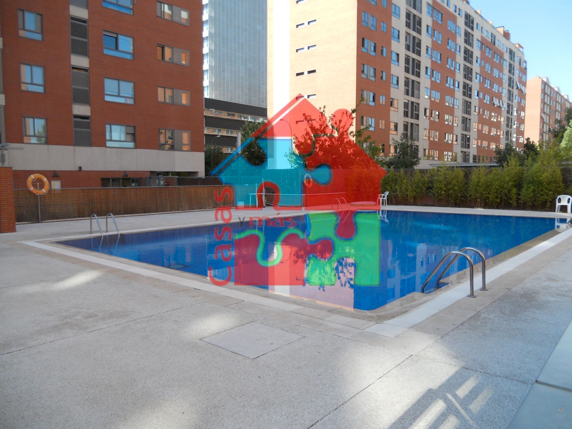 Swimming pool of Flat to rent in  Madrid Capital  with Air Conditioner, Heating and Storage room