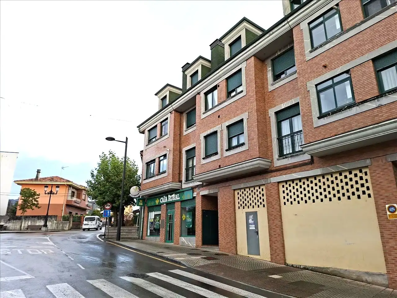 Vista exterior de Traster en venda en Oviedo 