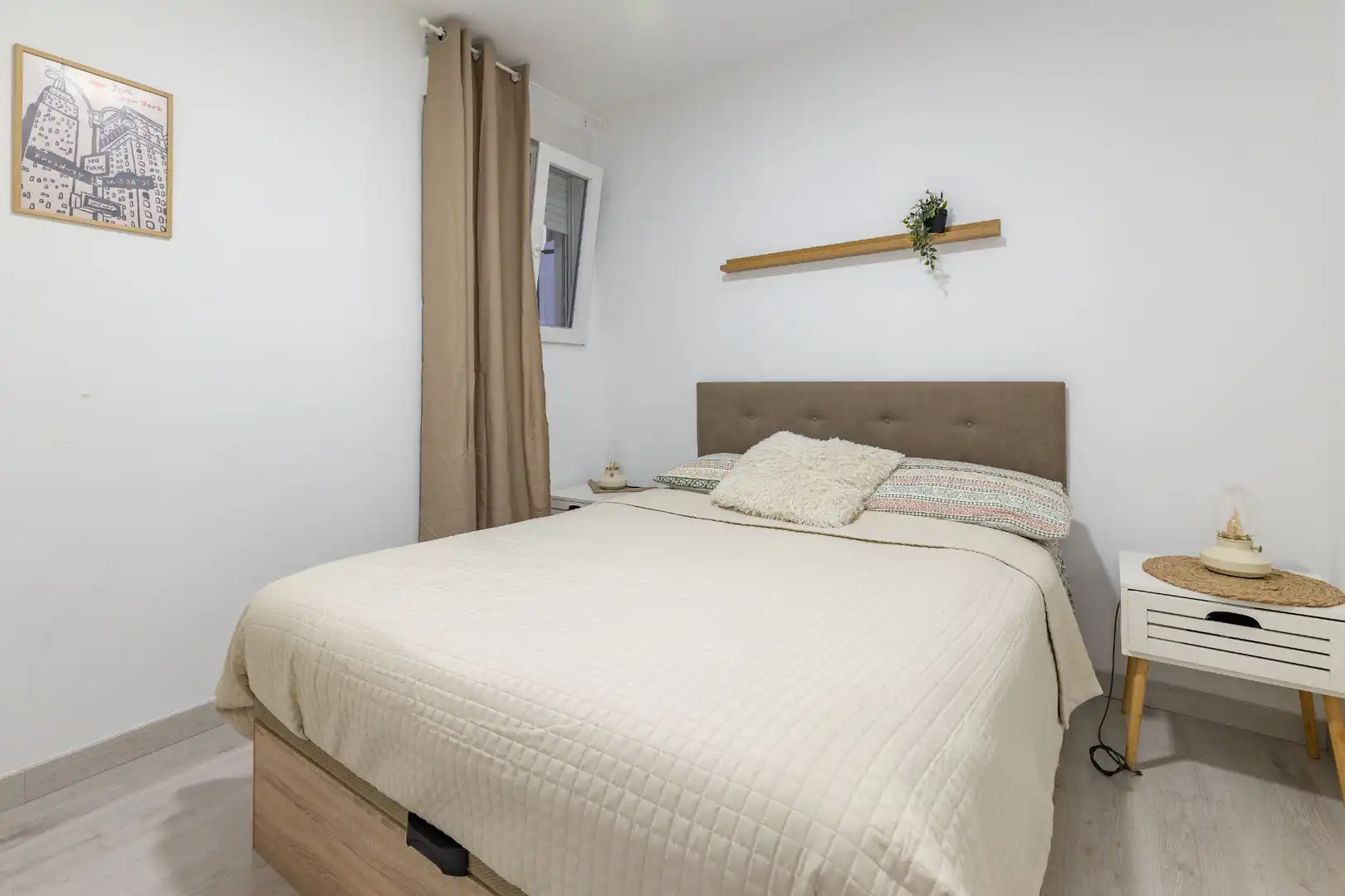 Dormitori de Planta baixa en venda en La Pobla de Vallbona amb Aire condicionat, Terrassa i Moblat