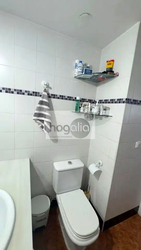 Badezimmer von Wohnung zur Miete in Sevilla mit Klimaanlage und Möbliert
