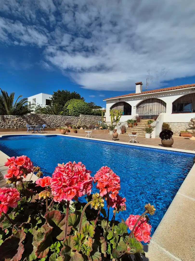 Piscina de Casa o xalet en venda en Cubelles amb Aire condicionat, Calefacció i Terrassa