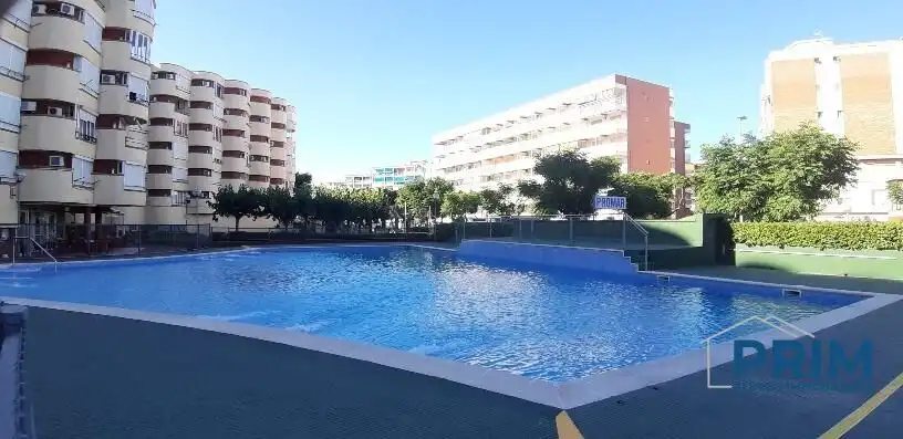 Piscina de Apartament en venda en La Pineda