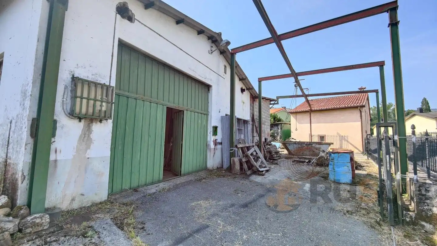 Vista exterior de Nave industrial en venta en Piélagos