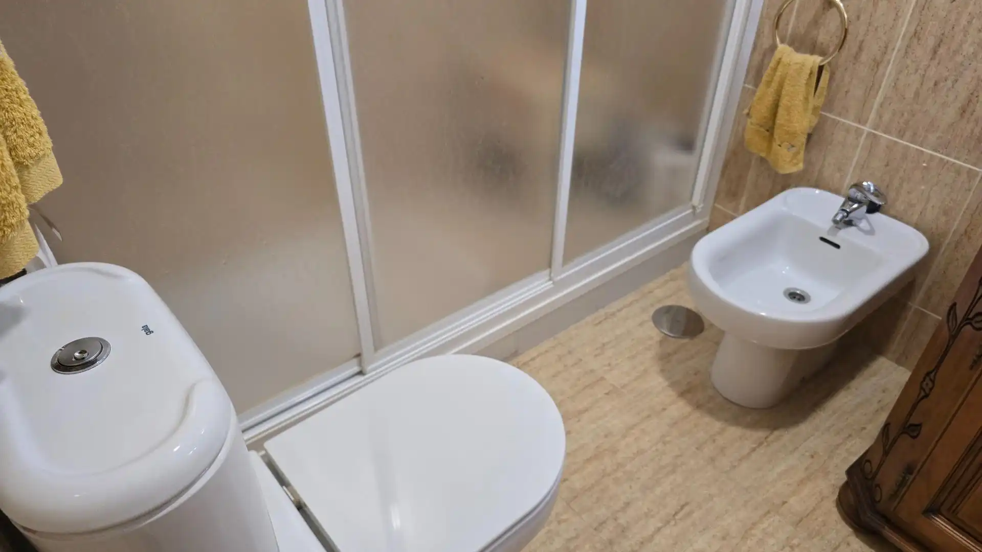 Baño de Piso en venta en Hellín con Aire acondicionado, Calefacción y Terraza