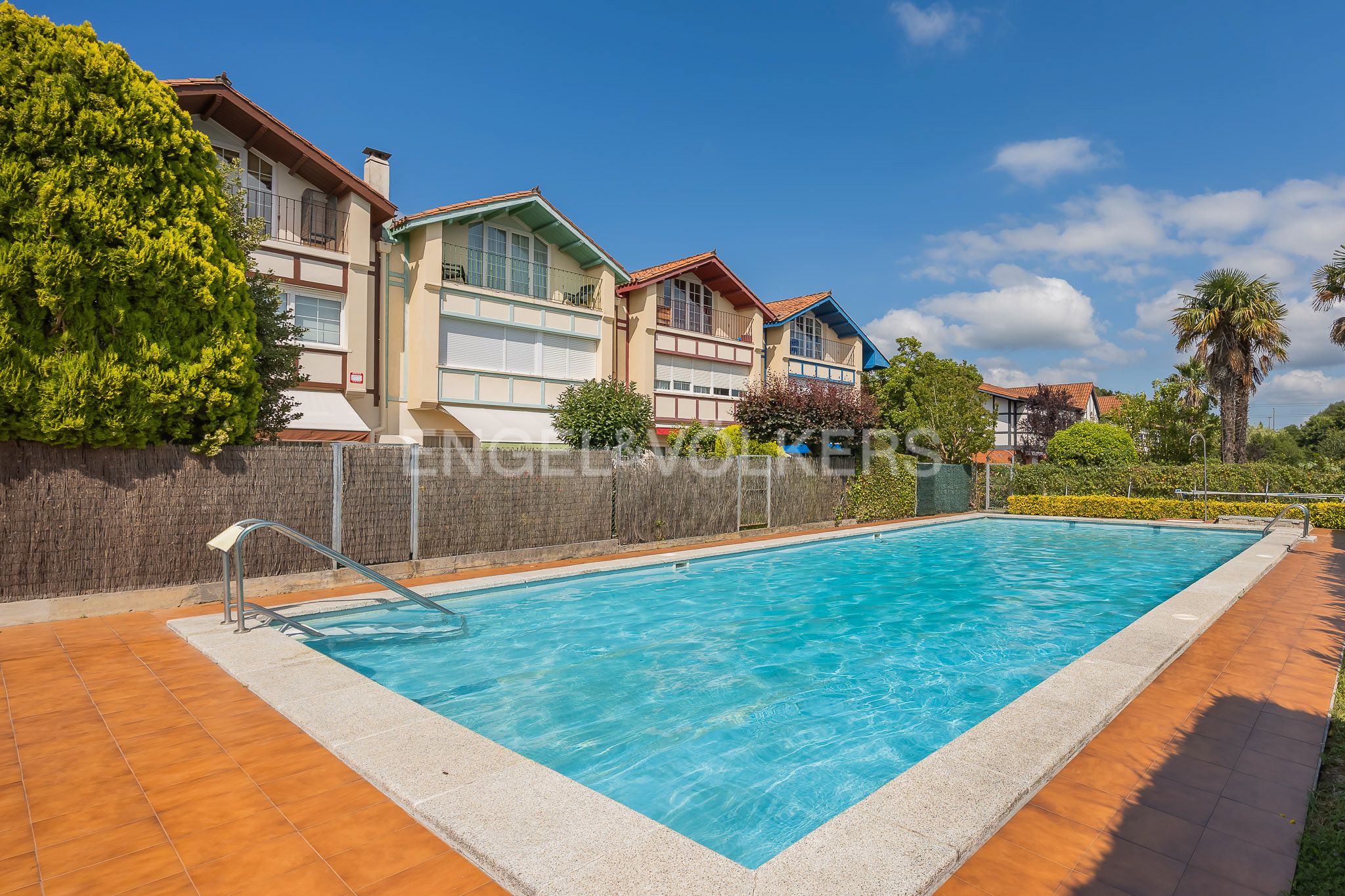 Piscina de Casa o chalet en venta en Loiu con Calefacción, Jardín privado y Piscina