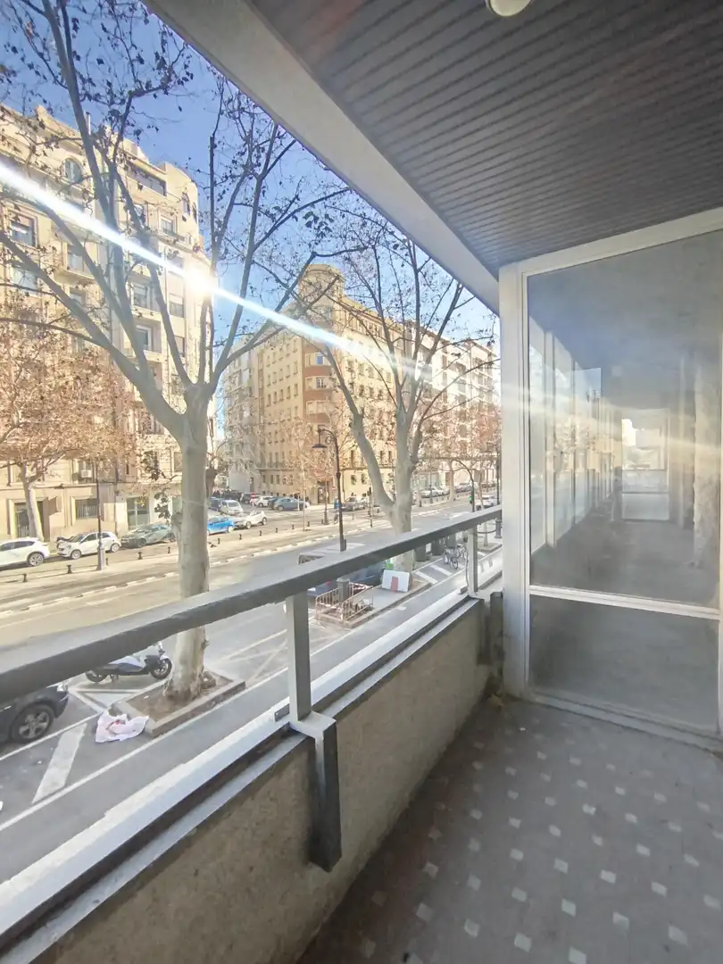 Vista exterior de Oficina de alquiler en Valencia con Terraza