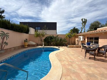Villa avec piscine à vendre à Zona Carrefour - Urbanizaciones