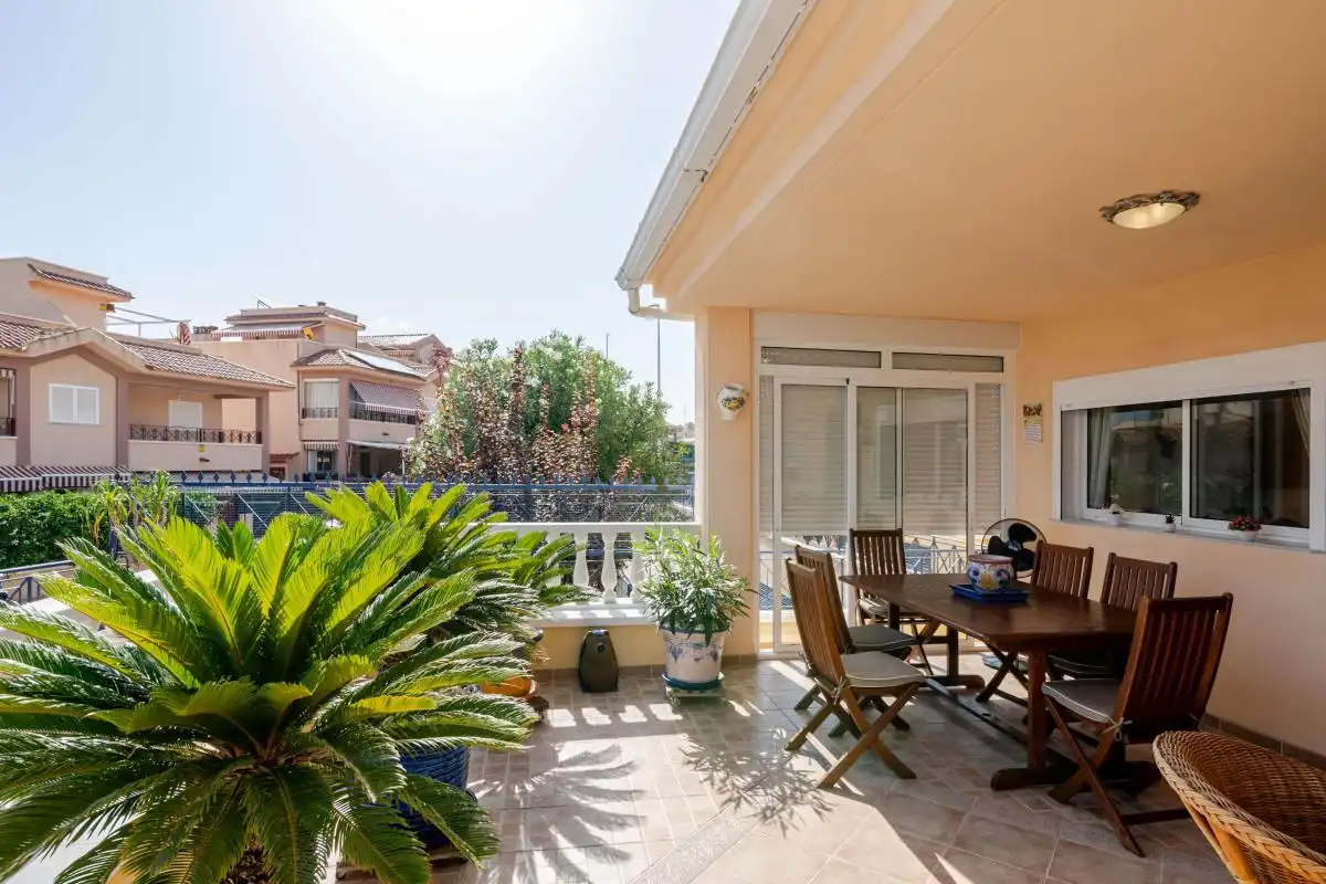 Terraza de Dúplex en venta en Santa Pola con Aire acondicionado, Calefacción y Jardín privado