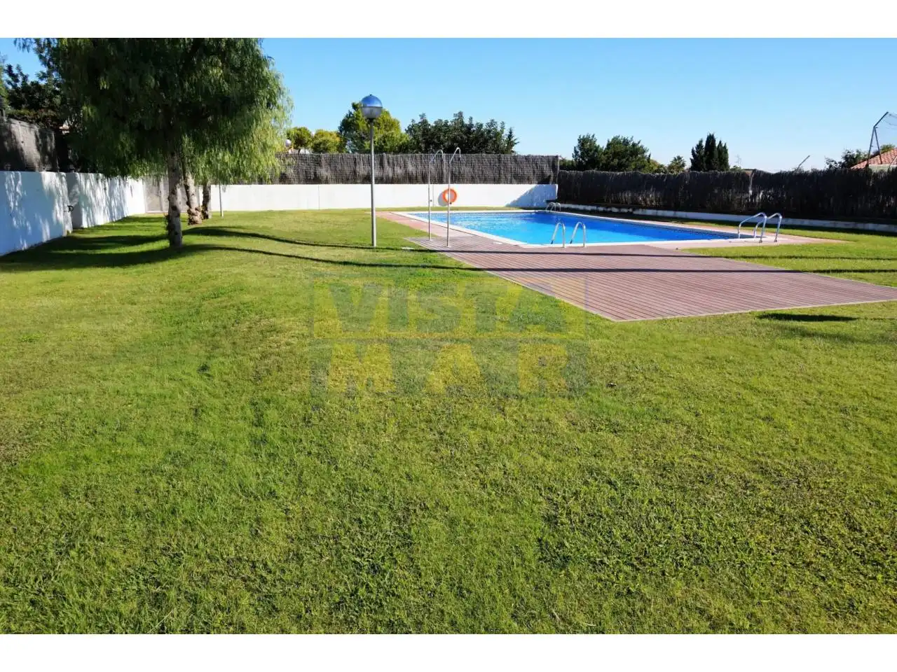 Piscina de Casa adosada en venta en Vilanova i la Geltrú con Aire acondicionado, Calefacción y Jardín privado