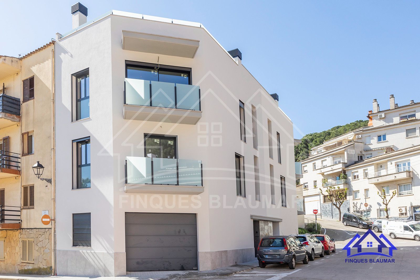 Exterior view of Single-family semi-detached for sale in Arenys de Munt  with Air Conditioner, Heating and Terrace