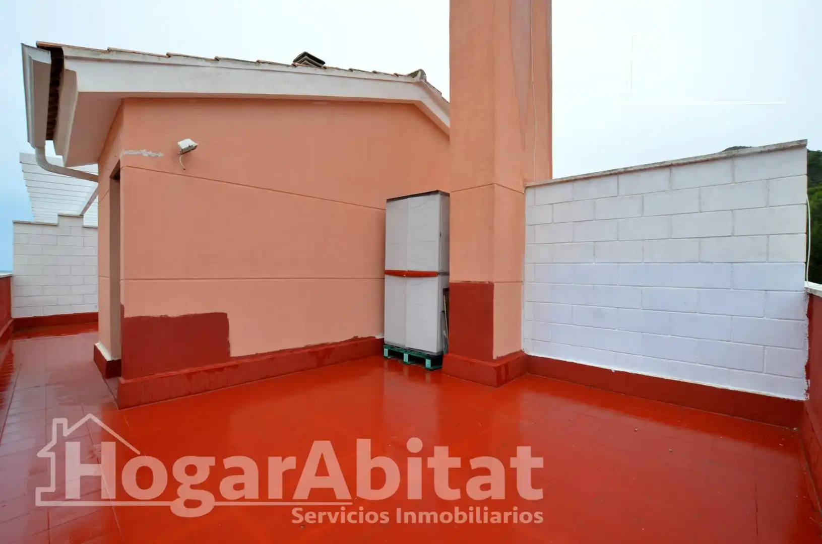 Außenansicht von Einfamilien-Reihenhaus zum Verkauf in Cullera mit Privatgarten, Terrasse und Abstellraum