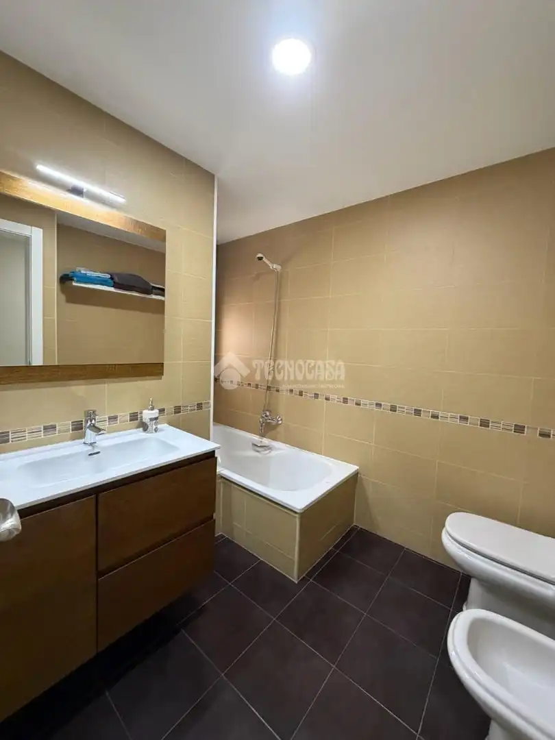 Baño de Piso en venta en Valdepeñas con Aire acondicionado, Calefacción y Trastero