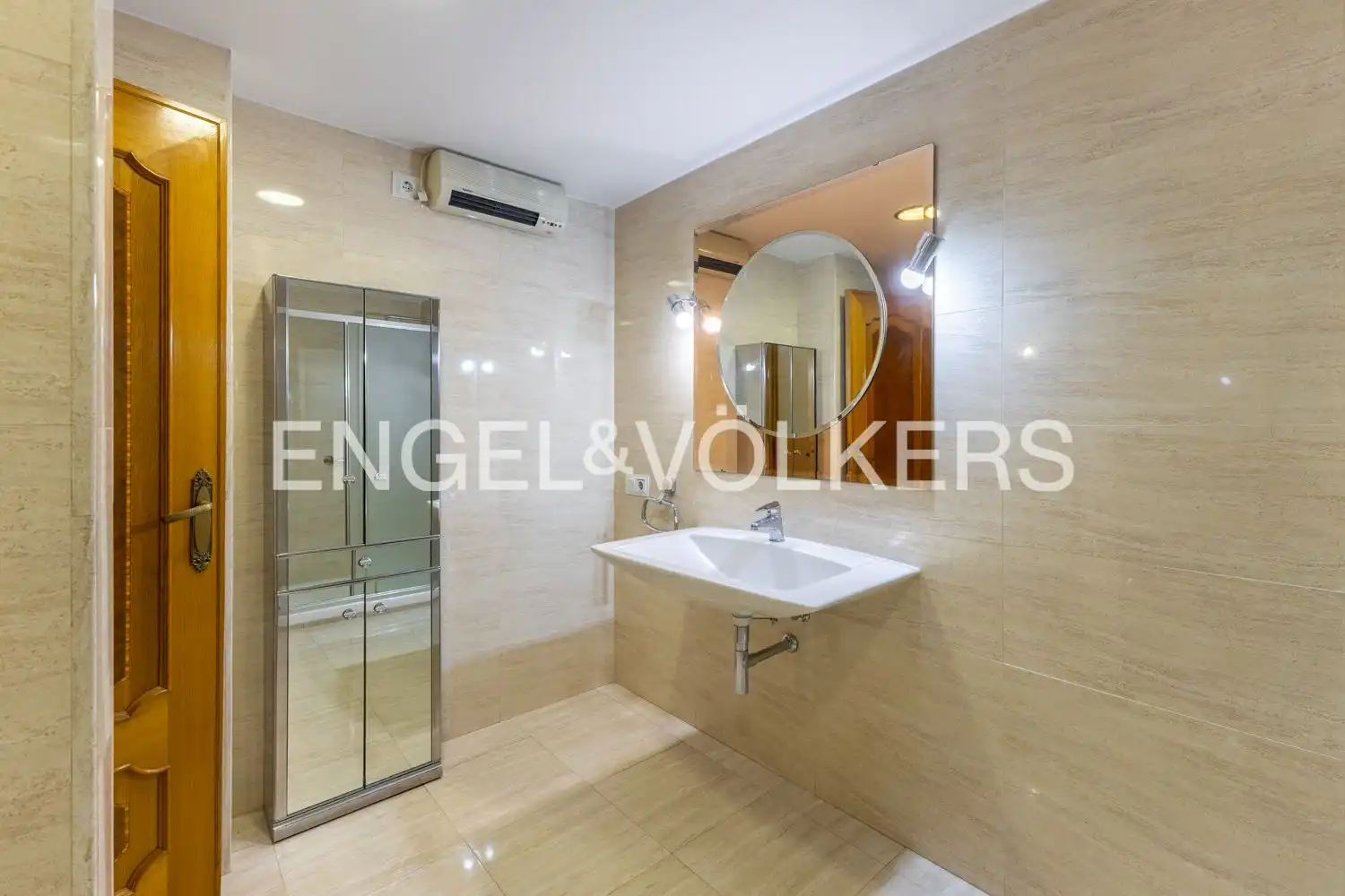 Baño de Piso de alquiler en Valencia con Aire acondicionado, Calefacción y Terraza