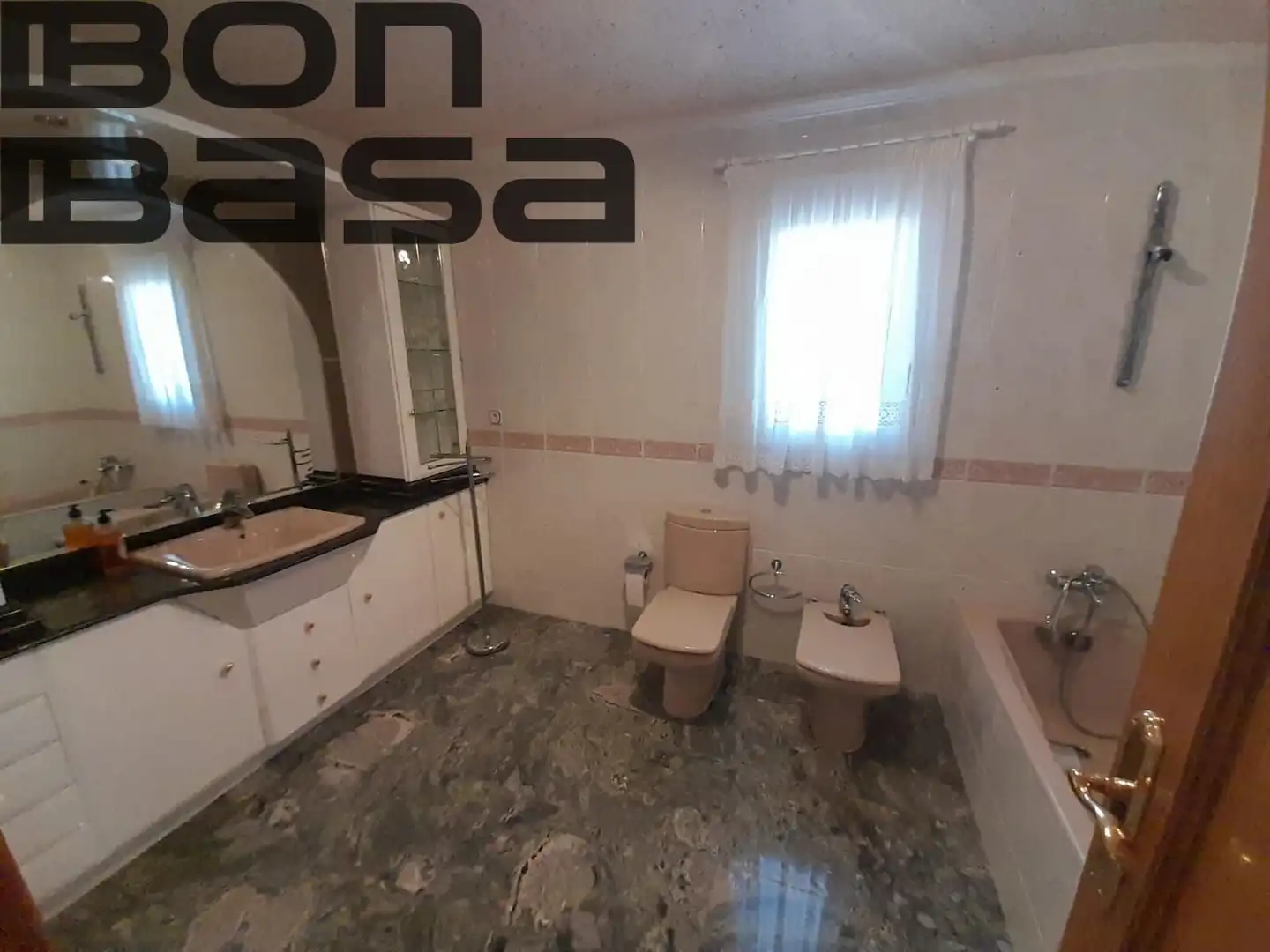 Bany de Casa o xalet en venda en Alicante / Alacant amb Aire condicionat, Jardí privat i Piscina