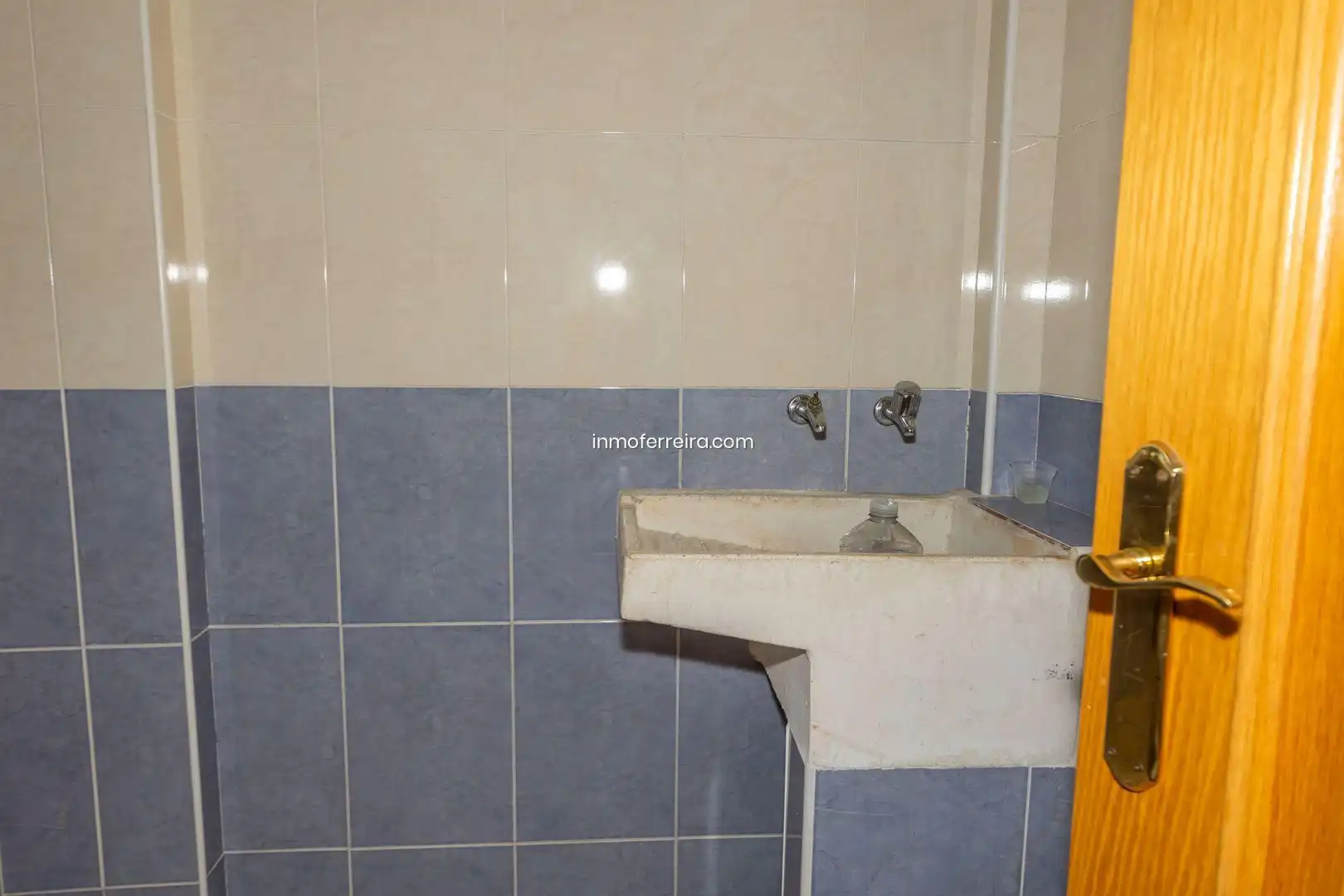 Bathroom of Houses for sale in Darro  with Storage room
