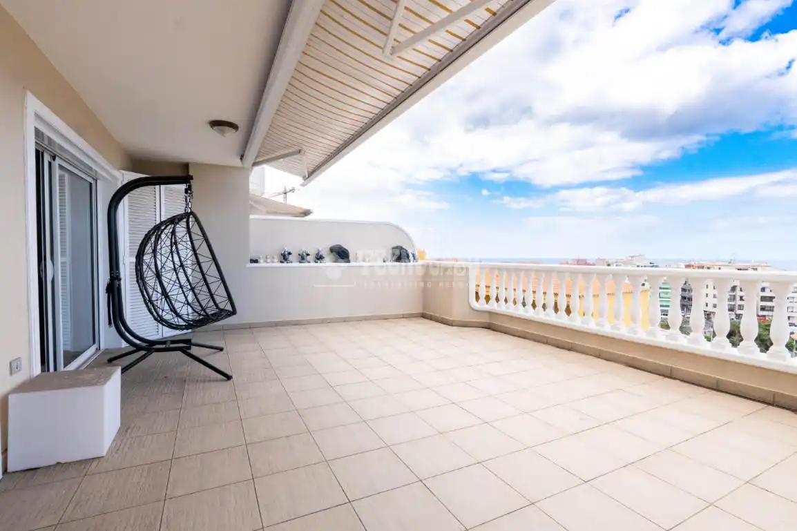 Terraza de Piso en venta en Santiago del Teide con Balcón y Piscina comunitaria