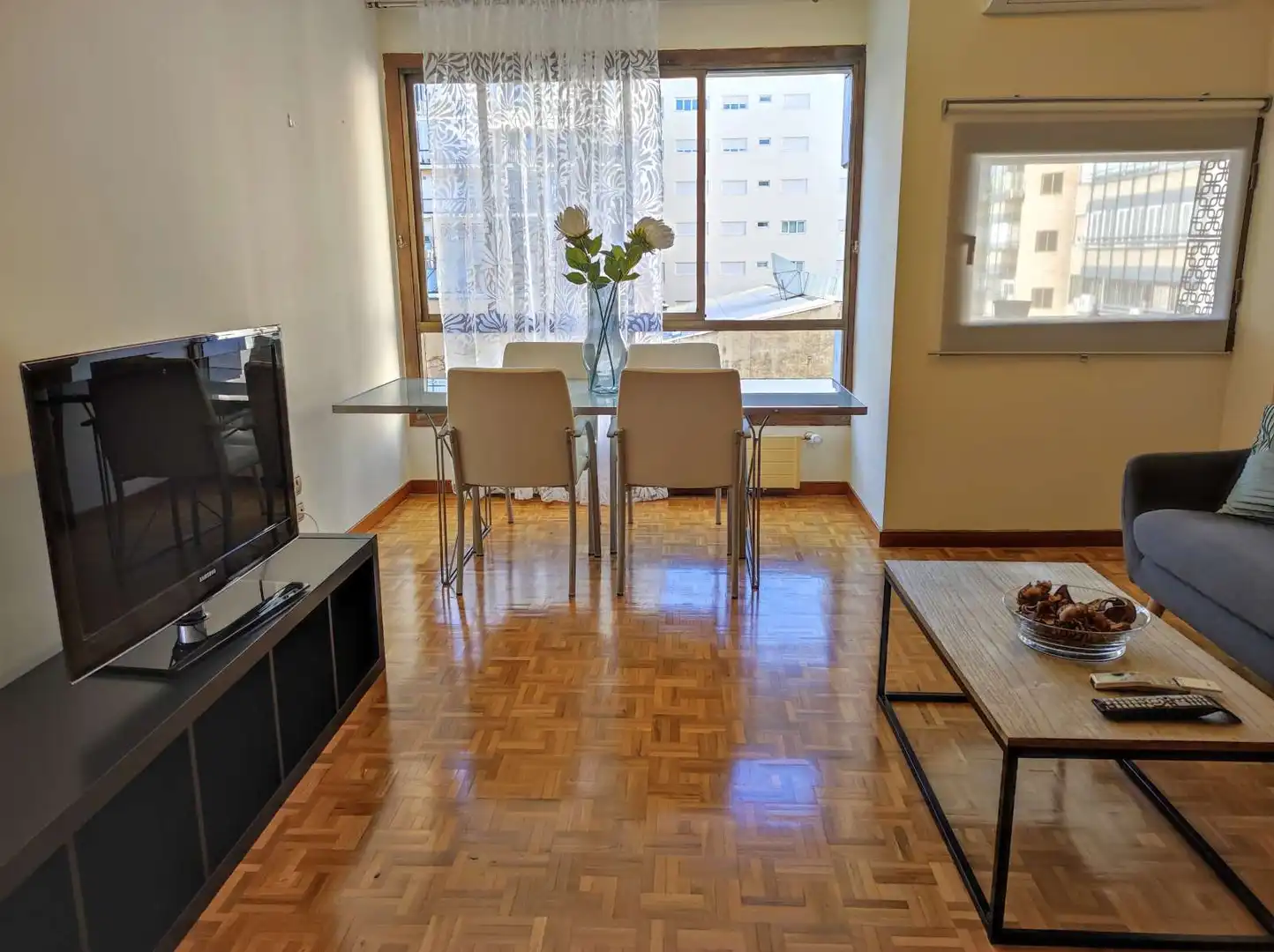 Sala de estar de Apartamento para compartir en Madrid con Aire acondicionado, Terraza y Amueblado