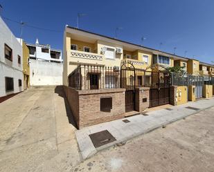 Vista exterior de Casa adosada en venda en Ayamonte amb Aire condicionat i Terrassa