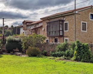 Vista exterior de Casa adosada en venda en Reocín amb Balcó