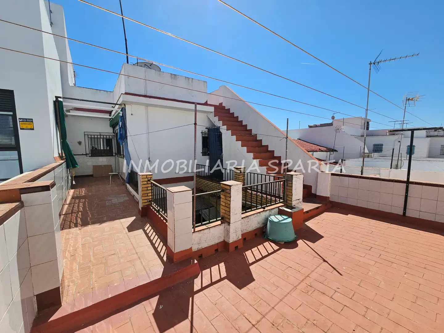 Vista exterior de Casa adosada en venta en Santiponce con Terraza, Trastero y Balcón