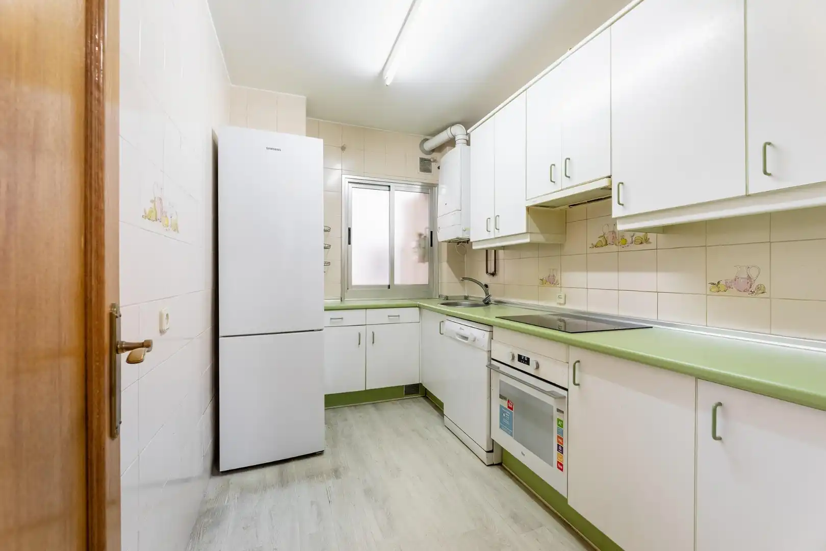 Cocina de Piso en venta en Madrid con Calefacción, Parquet y Balcón