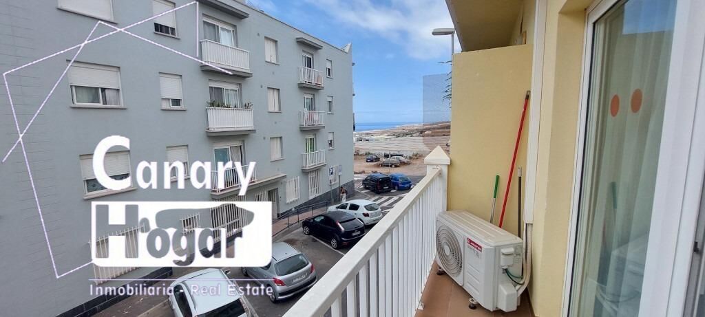 Vista exterior de Apartament en venda en Adeje amb Aire condicionat, Terrassa i Balcó