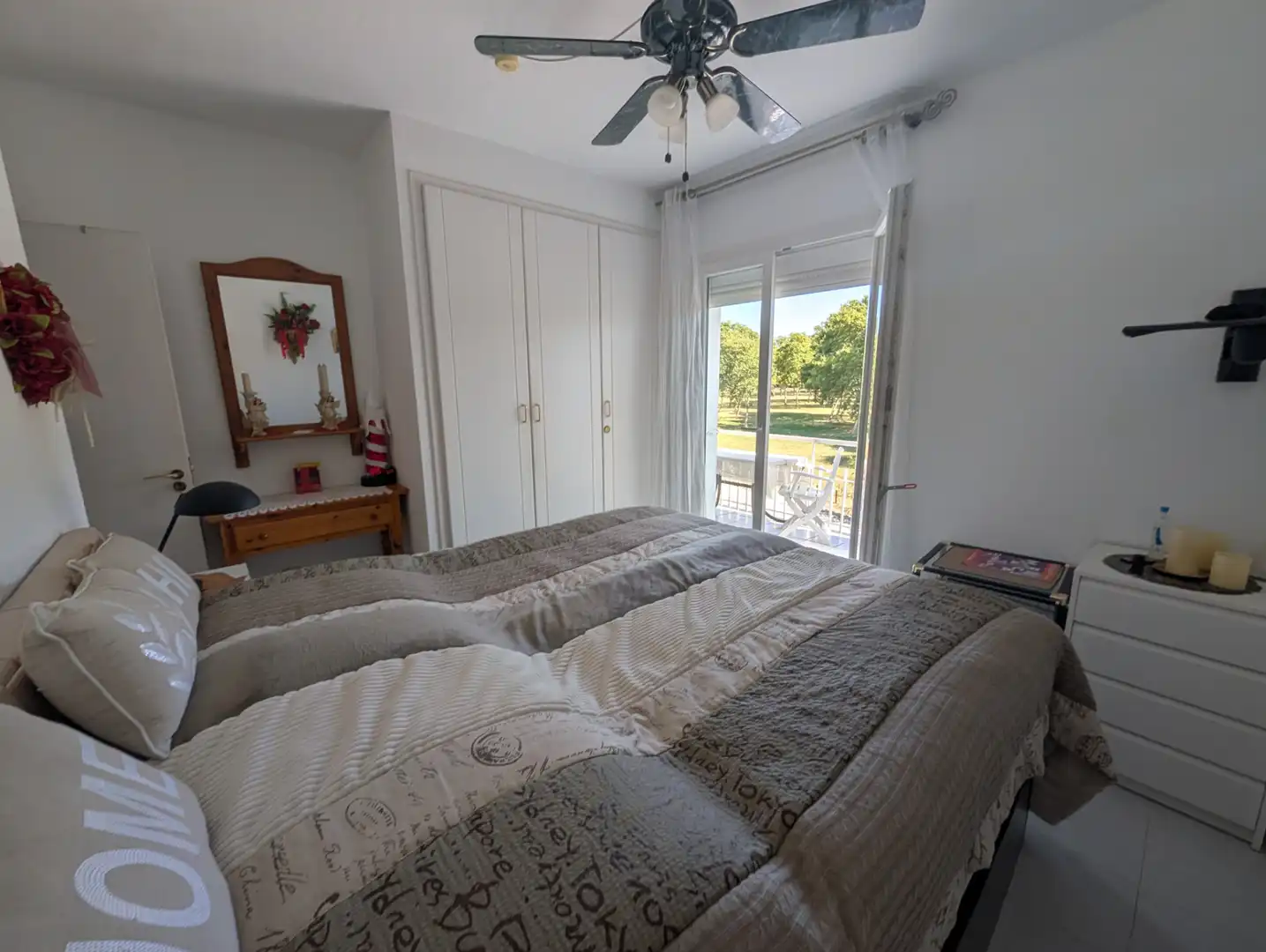 Schlafzimmer von Wohnungen zum Verkauf in Roses mit Klimaanlage, Terrasse und Möbliert