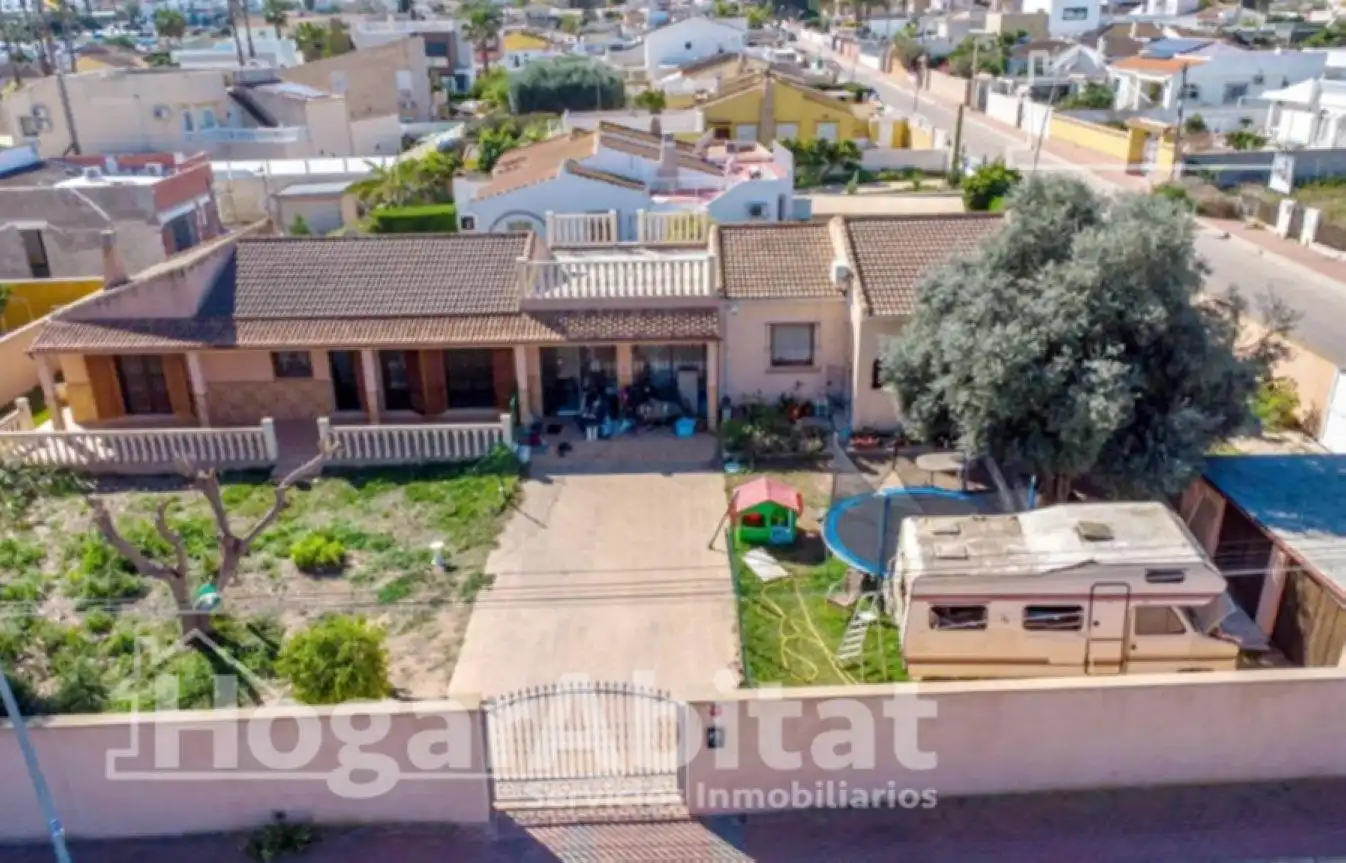 Villa con giardino in vendita a Calle SALINAS BAL, imagen 6