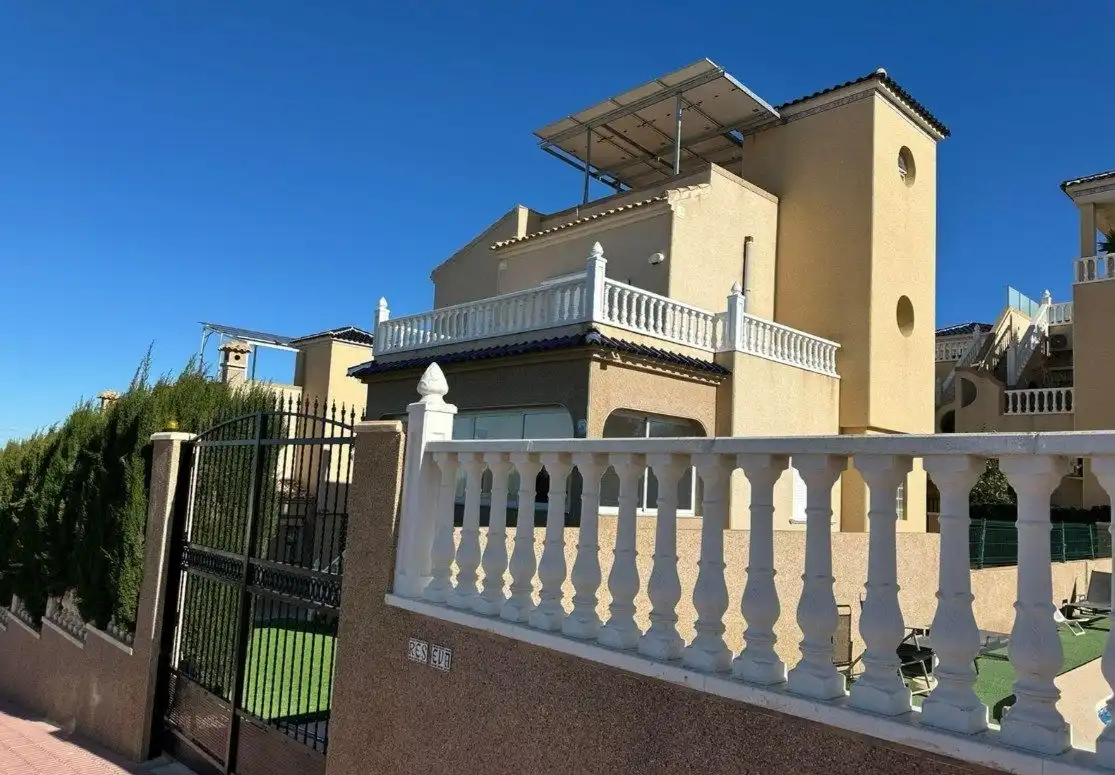 Villa con piscina in vendita a Orihuela Costa