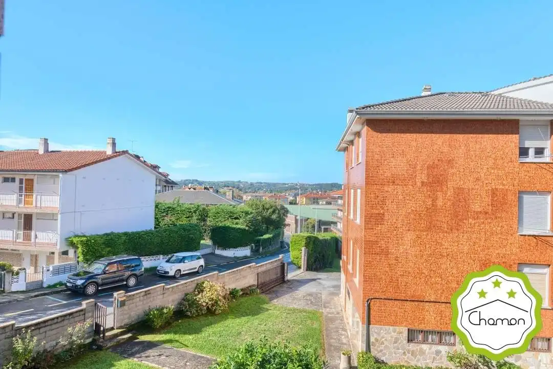 Außenansicht von Wohnung zur Miete in Noja mit Heizung, Privatgarten und Terrasse