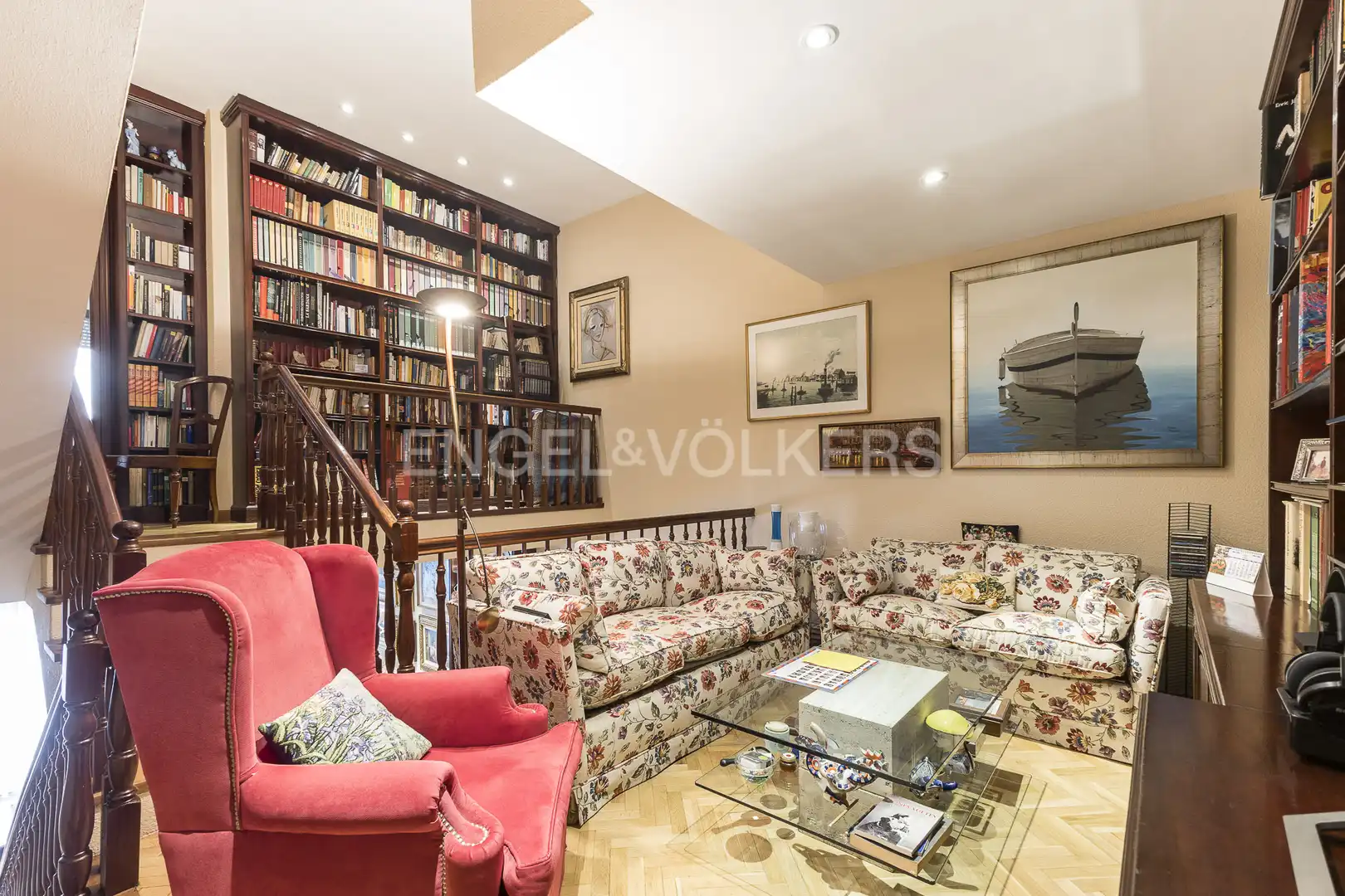 Wohnzimmer von Einfamilien-Reihenhaus zum Verkauf in Barcelona mit Heizung, Privatgarten und Parkett
