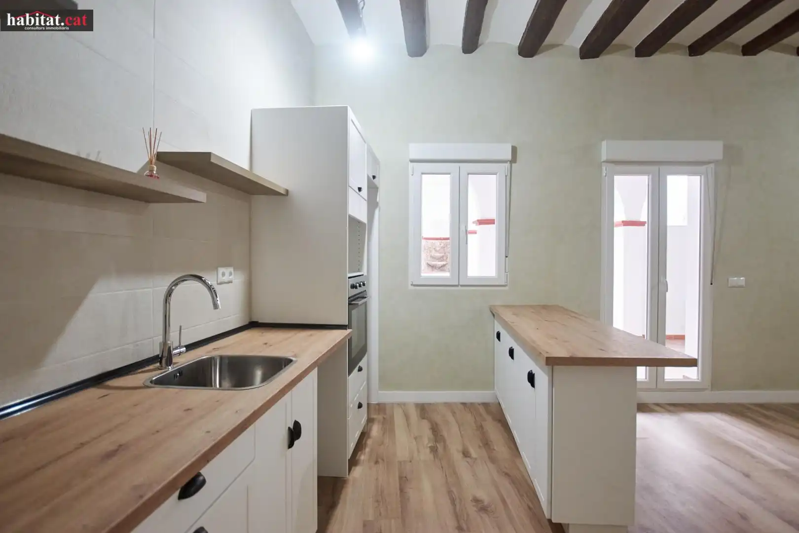 Cocina de Piso en venta en Vilanova i la Geltrú con Calefacción, Parquet y Terraza