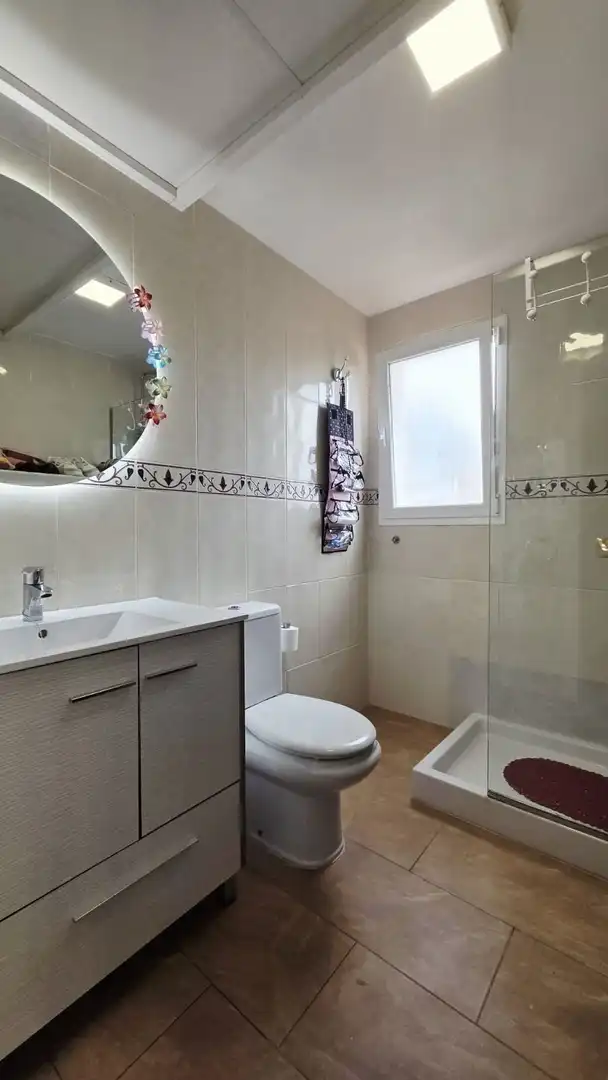 Badezimmer von Haus oder Chalet zum Verkauf in La Nucia mit Klimaanlage, Heizung und Privatgarten