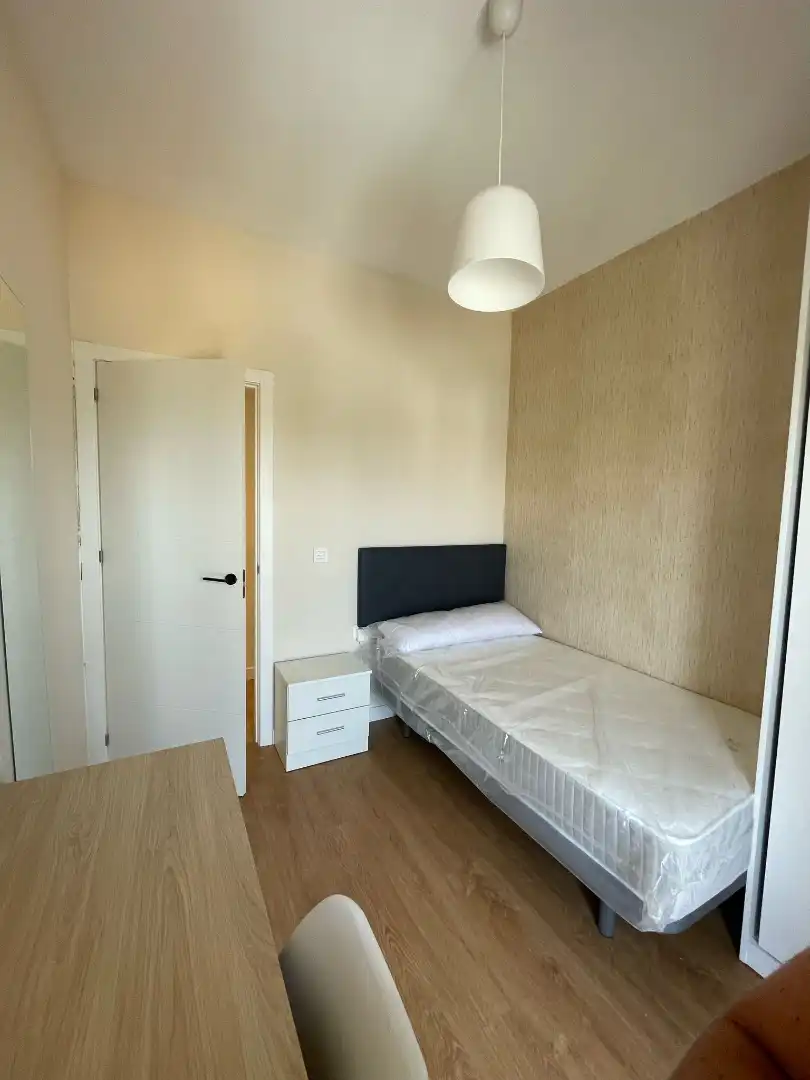 Bedroom of Flat for rent in Granada  with Air Conditioner, Heating and Parquet flooring