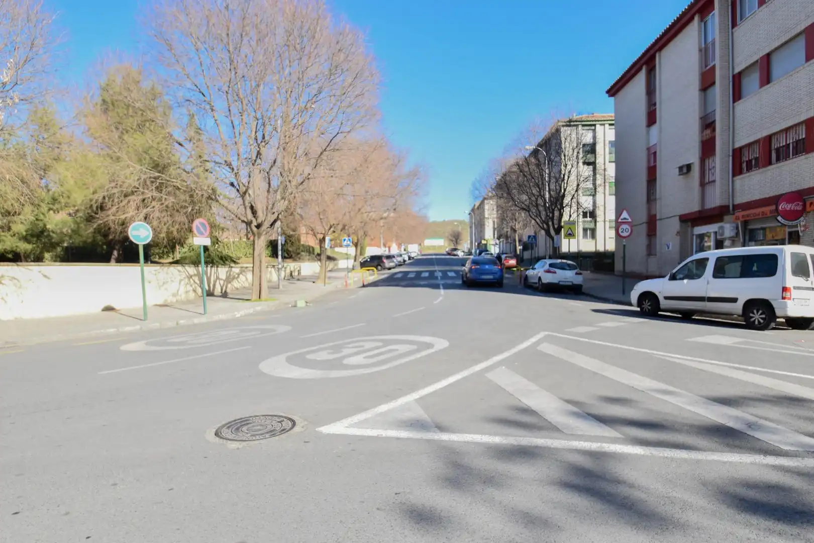 Außenansicht von Garage zum Verkauf in Granada