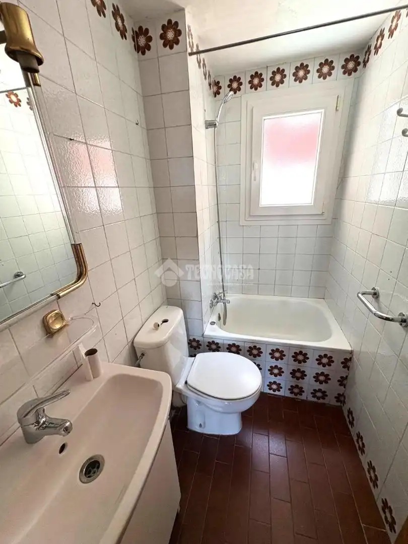 Bathroom of Flat for sale in Móstoles  with Heating