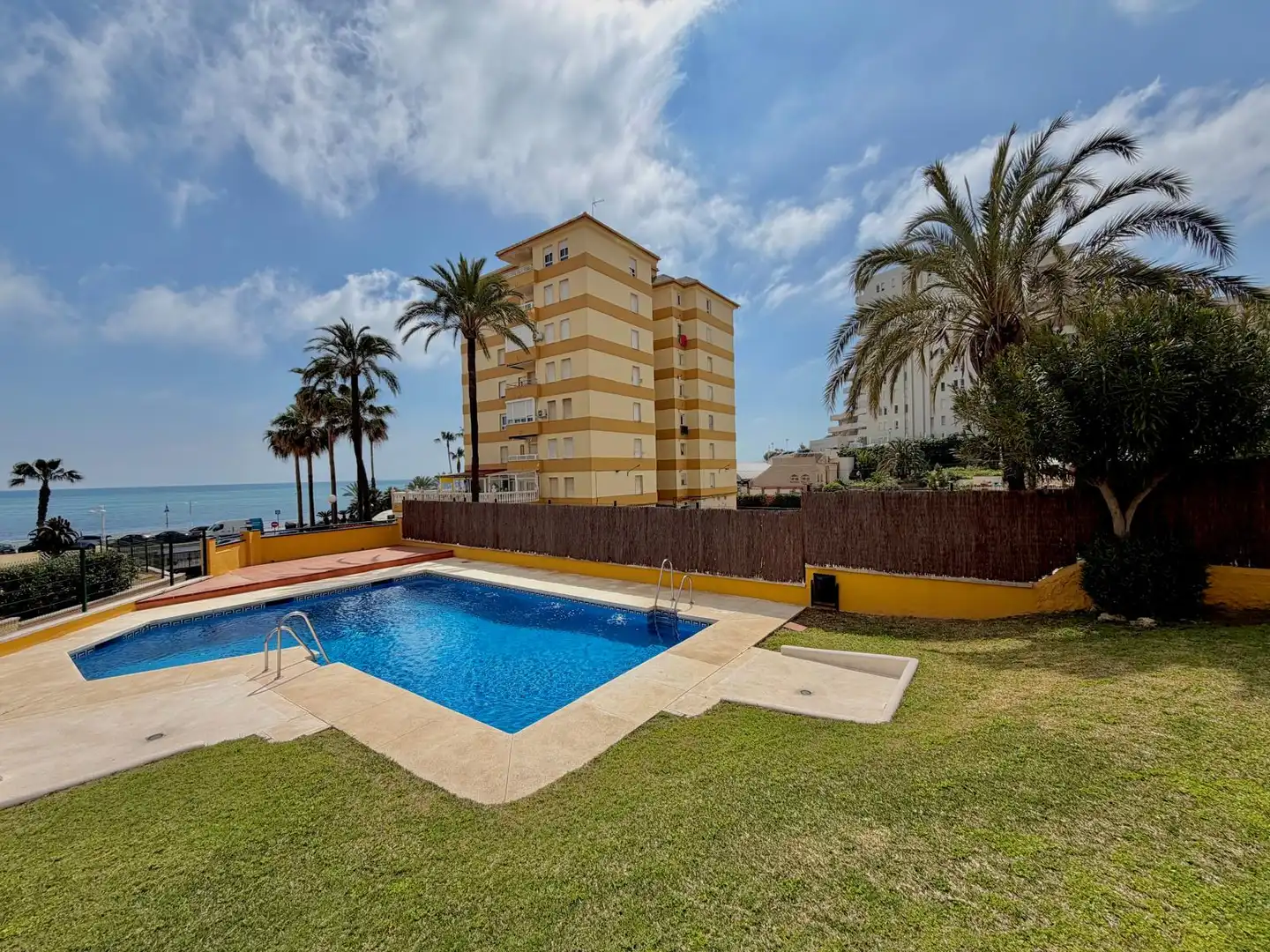 Apartment with pool for sale in Avenida Antonio Machado