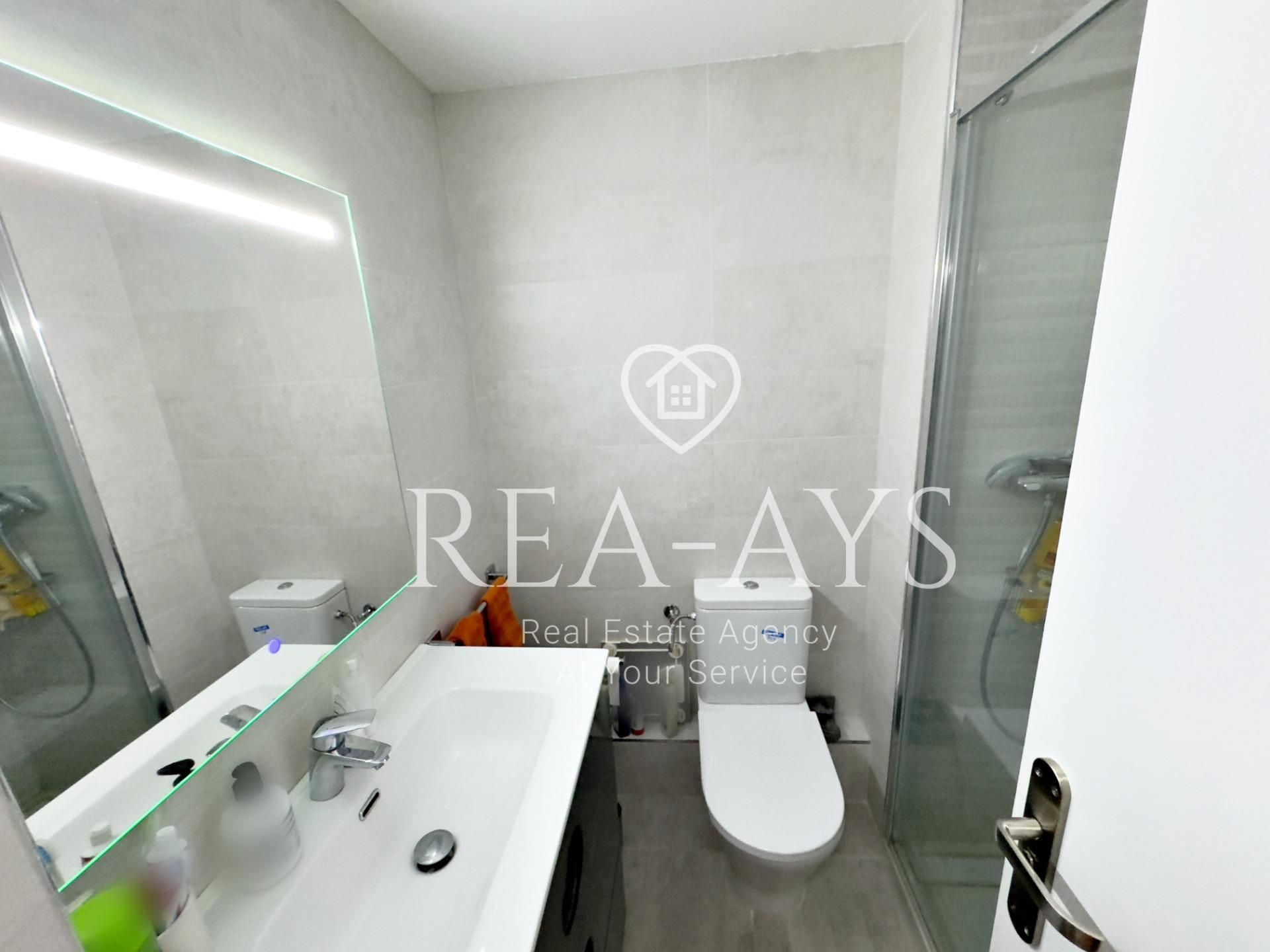 Bathroom of Flat for sale in Cornellà de Llobregat  with Air Conditioner, Heating and Terrace