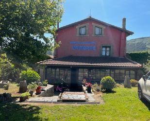 Vista exterior de Casa o xalet en venda en Santillana del Mar amb Terrassa