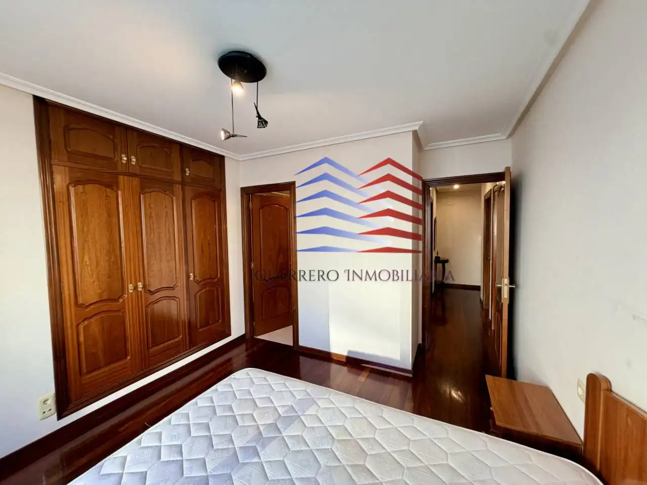 Schlafzimmer von Wohnungen zur Miete in Ourense Capital  mit Heizung, Parkett und Abstellraum