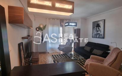 Living room of Flat for sale in  Madrid Capital  with Air Conditioner, Swimming Pool and Furnished