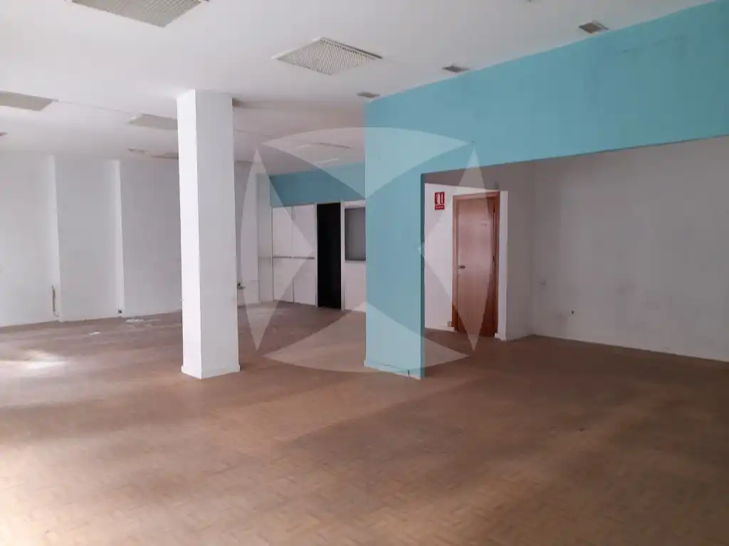 Local comercial en venda a Calle Antonio Reyes Huertas, imagen 2